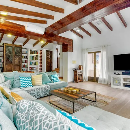 Villa Caroix